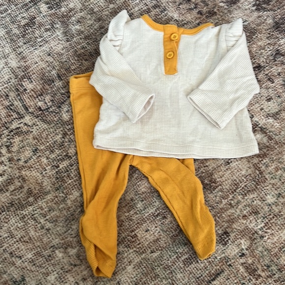 Nicole Miller New York 3 Piece Set Size 3-6 Months - Picture 2 of 3